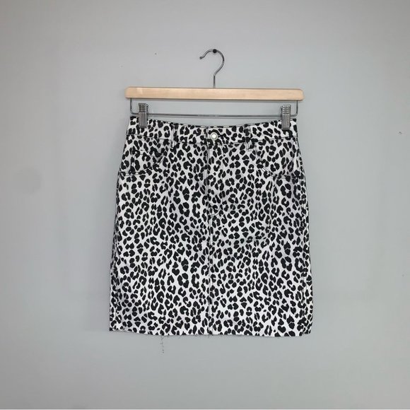 H&M Denim Mini Skirt Women’s Size 6 US White  Leopard Print Raw-Edge Hem NWOT - Picture 2 of 8